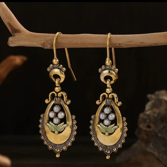 Vintage 1900s VICTORIAN Look Goldtone and Pearl Drop Earrings - Picture 6 of 6